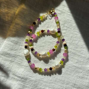 Bakłażanowy naszyjnik z perłami