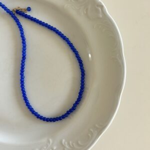 Naszyjnik z kobaltowych koralików